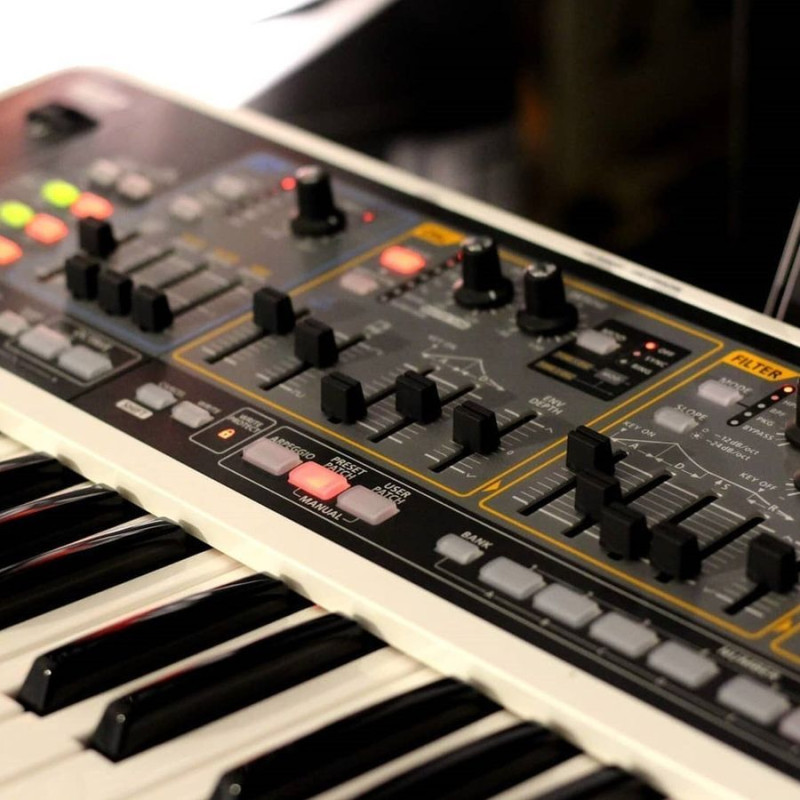 ROLAND GAIA SH-01 Синтезатор