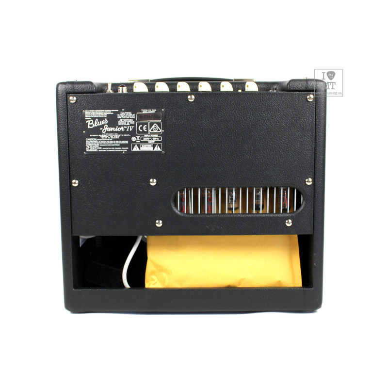 FENDER BLUES JUNIOR IV Гітарний комбопідсилювач