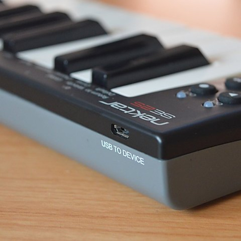 NEKTAR SE25 Компактний MIDI-клавіатурний контролер