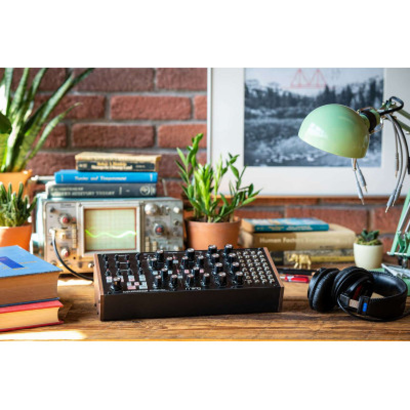 Синтезатор аналоговий MOOG SUBHARMONICON
