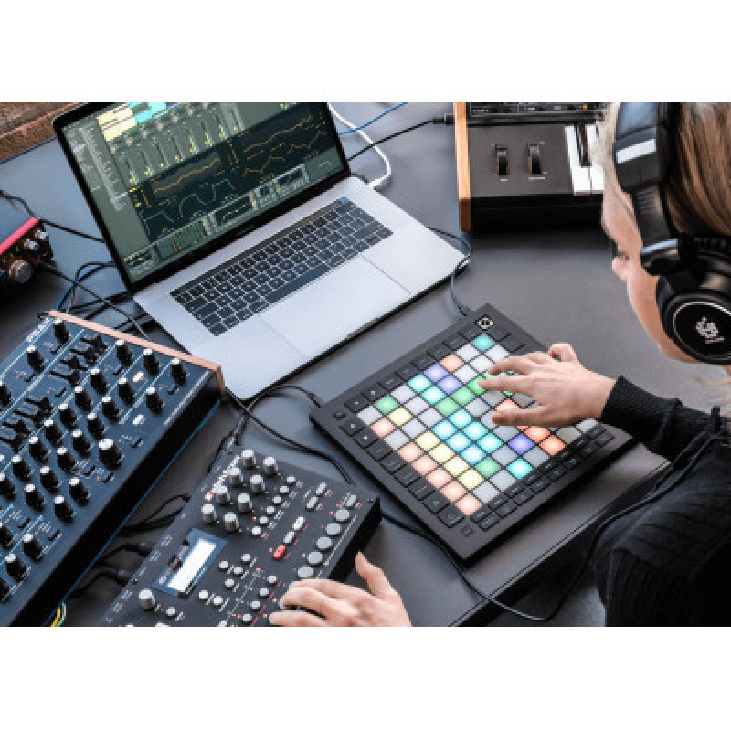 MIDI контролер NOVATION Launchpad Pro MK3