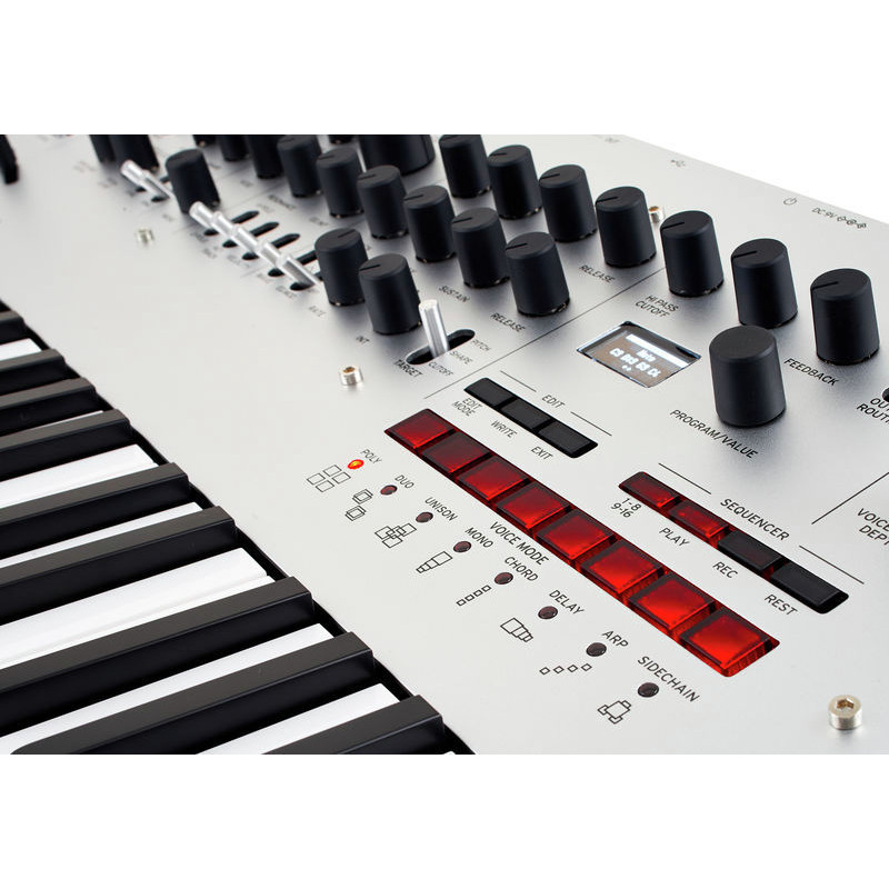 KORG MINILOGUE Синтезатор